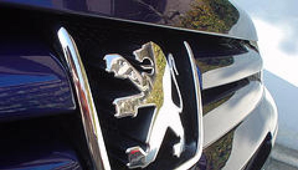 Peugeot family loosens control of carmaker